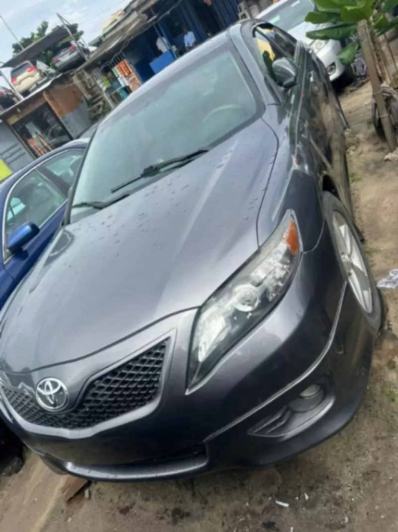 Toyota Camry - 2011