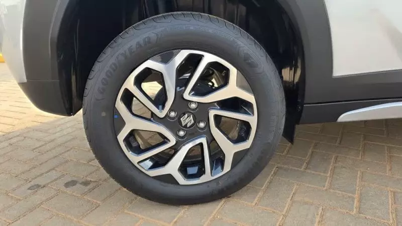 SUZUKI FRONX SUV - 2025