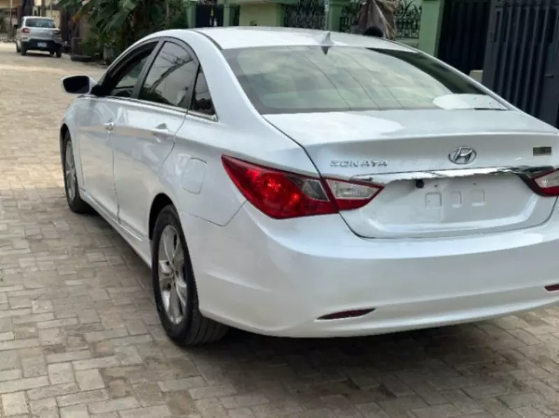 Hyundai Sonata   - 2013