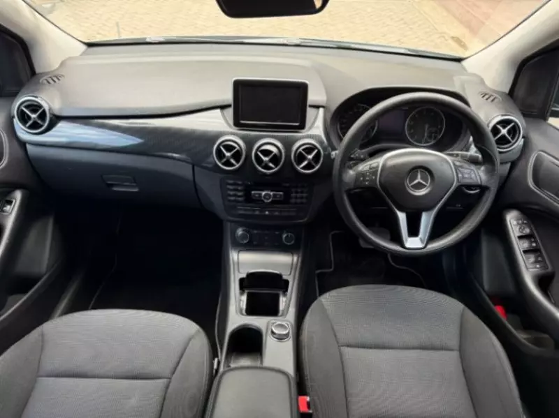 Mercedes-Benz B 180   - 2012