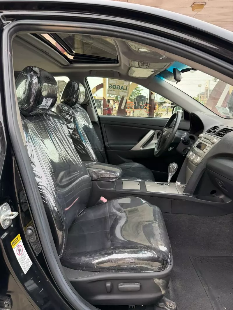 Toyota Camry   - 2011