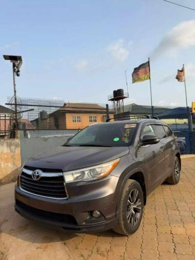 Toyota Highlander   - 2016