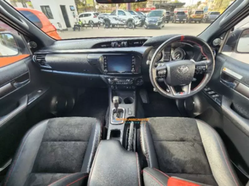 TOYOTA Hilux   - 2022