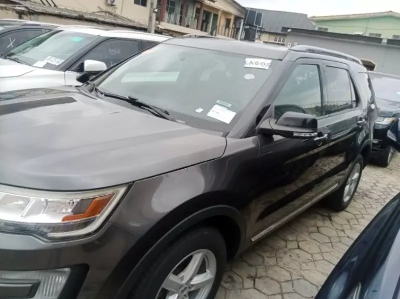 Ford Explorer   - 2017
