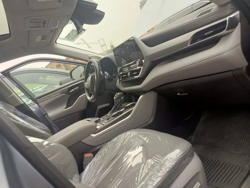 Toyota Highlander   - 2021