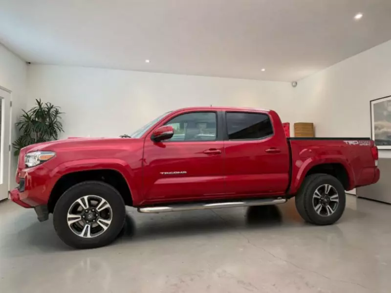 Toyota Tacoma   - 2017