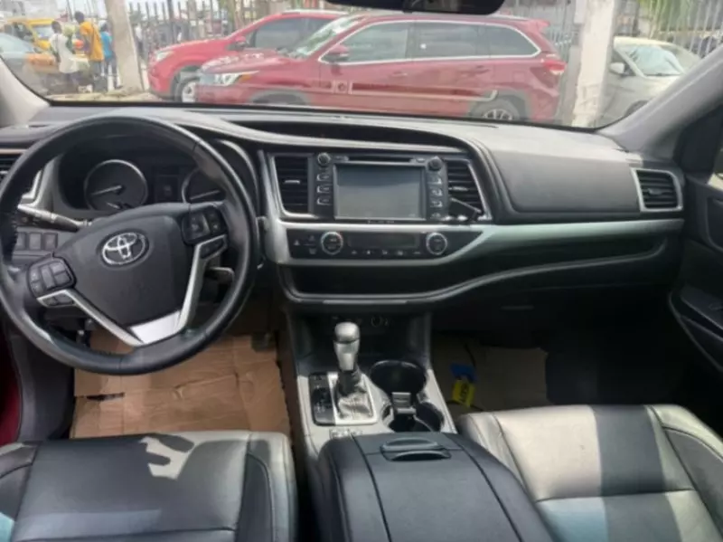 Toyota Highlander   - 2017