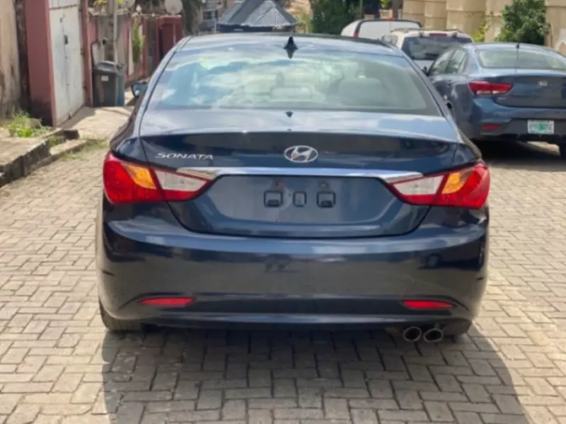 Hyundai Sonata   - 2011