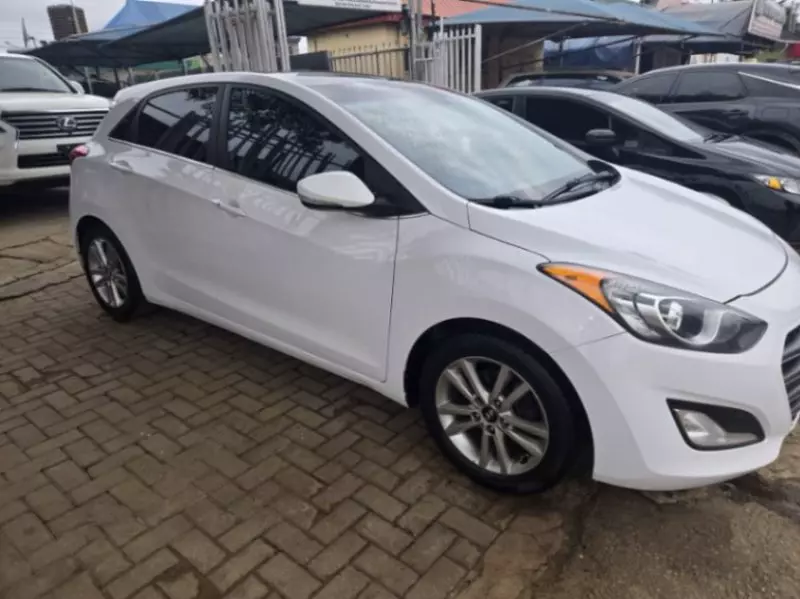 Hyundai Elantra   - 2016