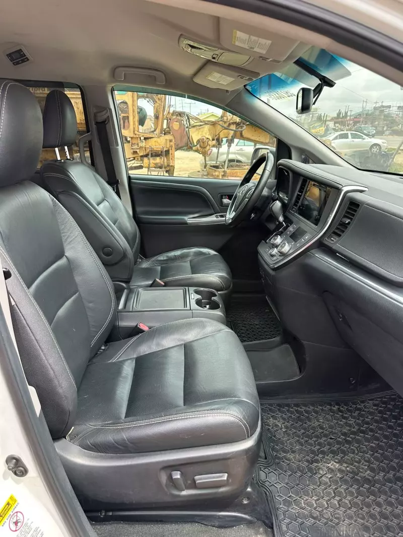 TOYOTA Sienna   - 2017