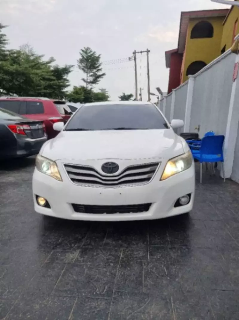 Toyota camry   - 2011