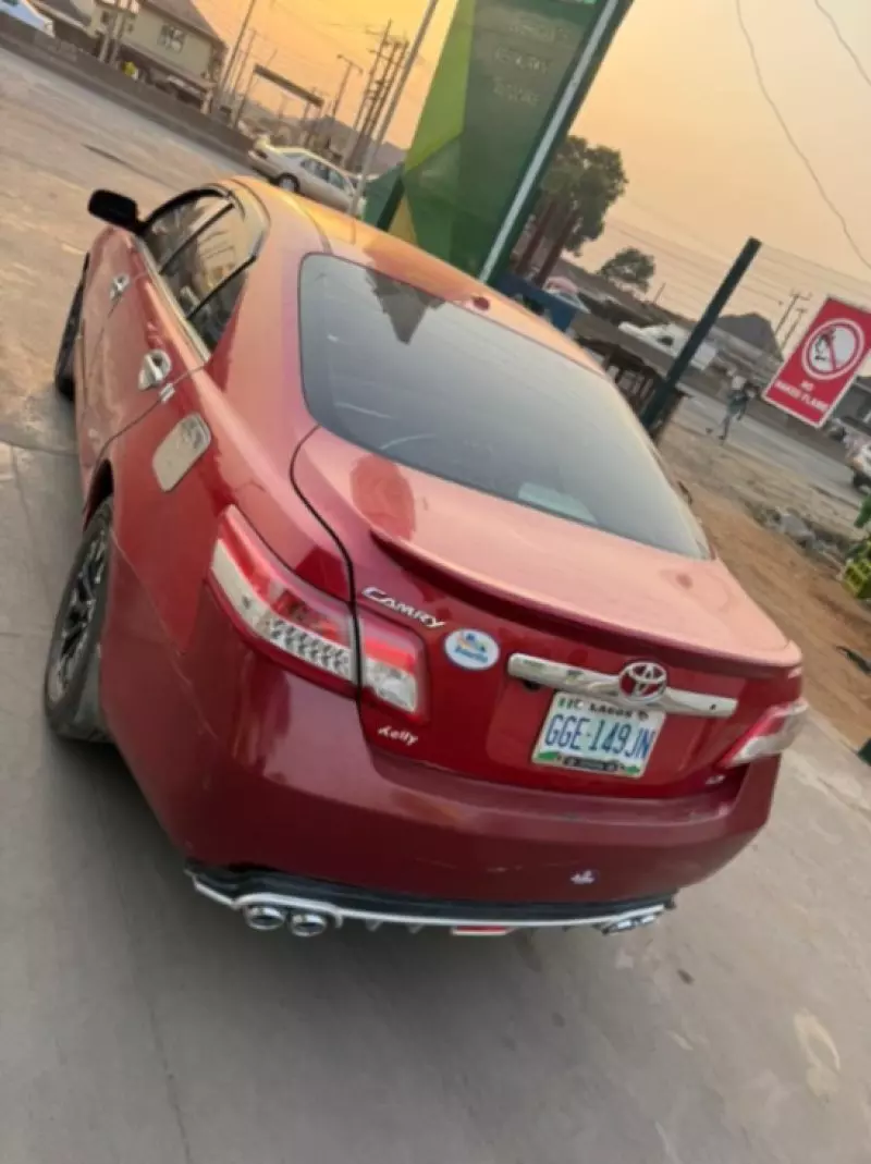 Toyota Camry   - 2010
