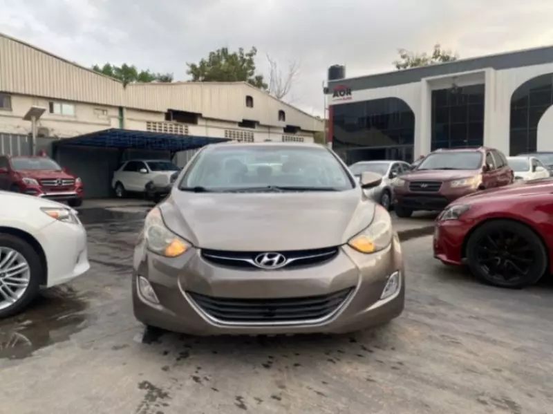 Hyundai Elantra   - 2013