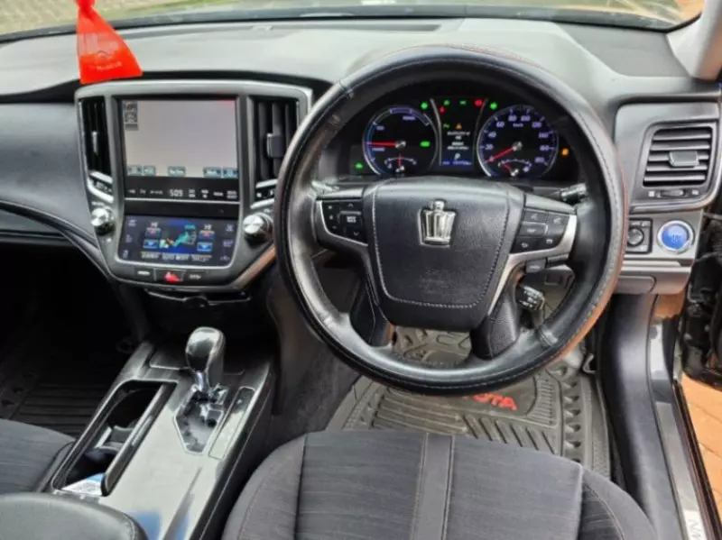 TOYOTA Crown - 2014