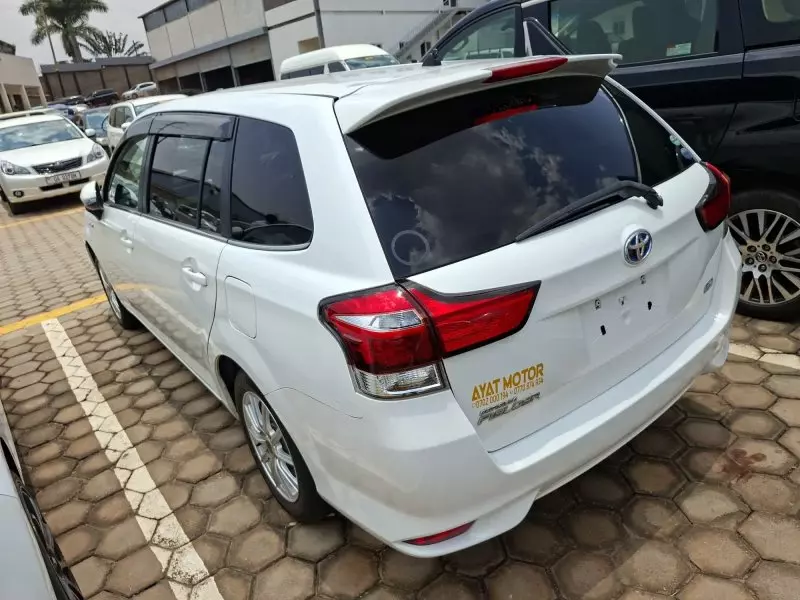 Toyota Fielder hybrid    - 2017