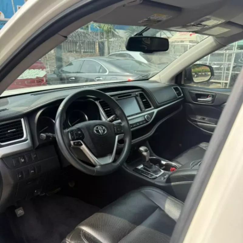 Toyota Highlander   - 2016