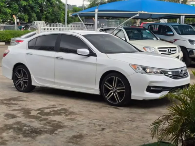 Honda Accord   - 2017