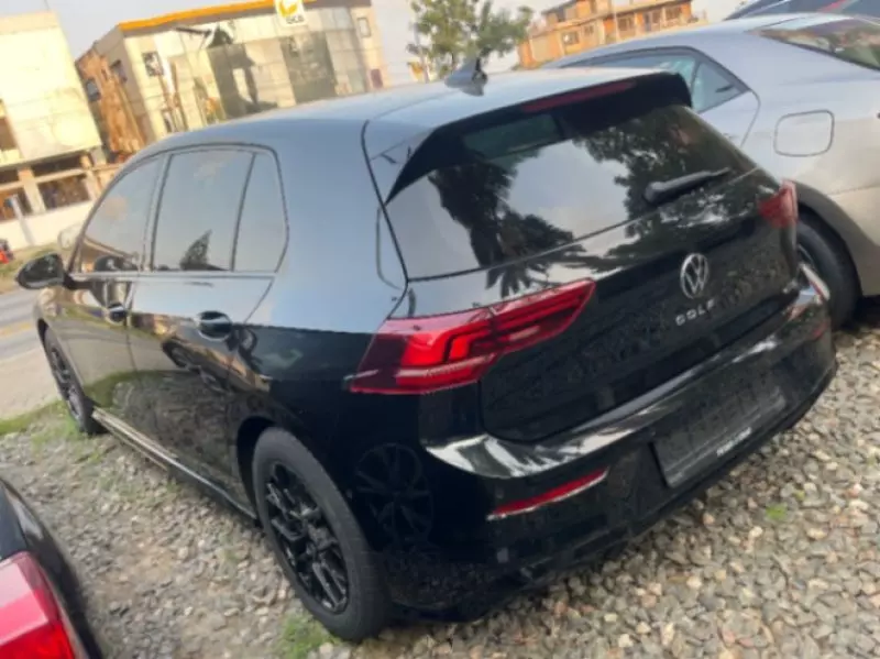 Volkswagen Golf - 2025