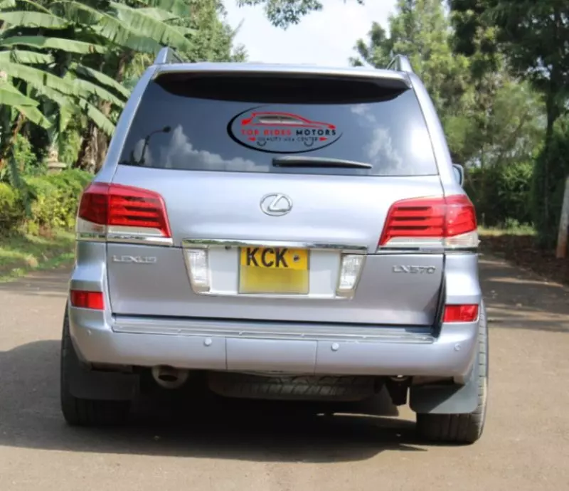 Lexus LX   - 2011