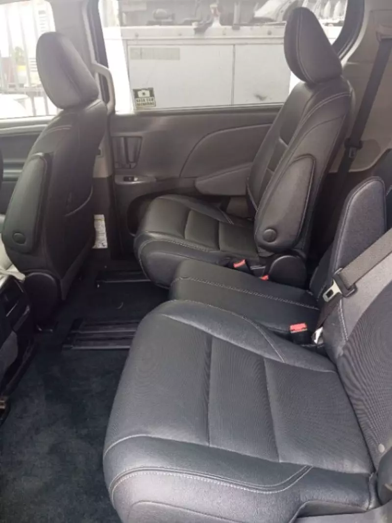 Toyota Sienna   - 2017