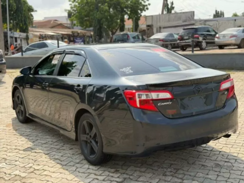 TOYOTA Camry - 2012