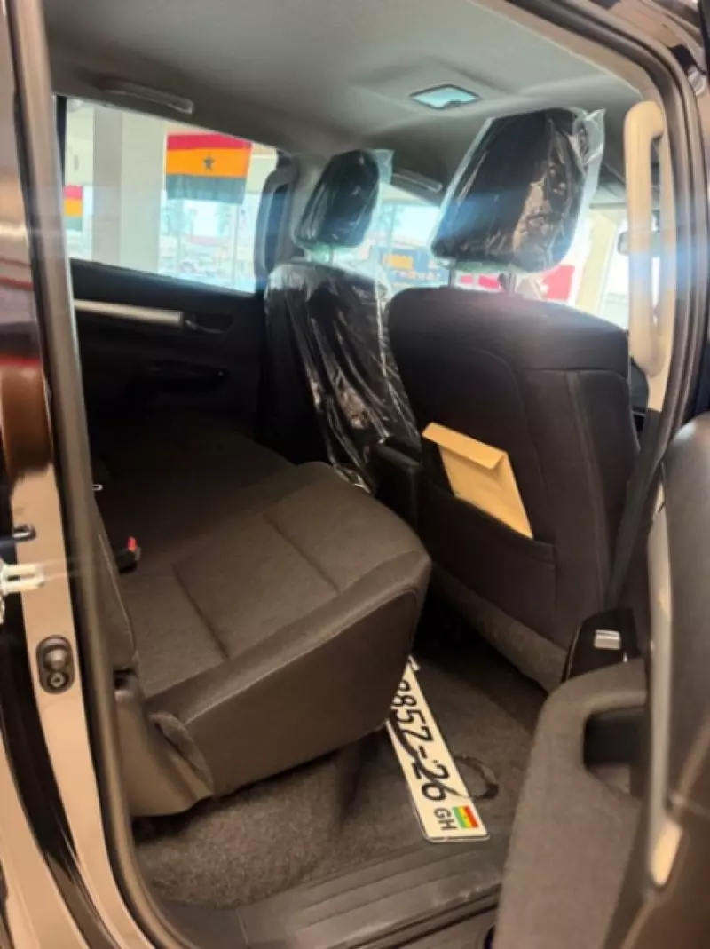 TOYOTA Hilux   - 2026