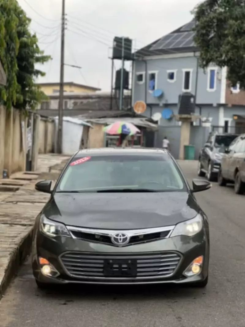 Toyota Avalon   - 2013