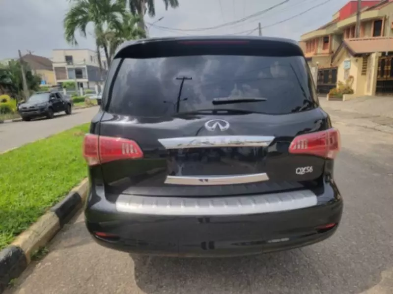 Infiniti QX56   - 2011