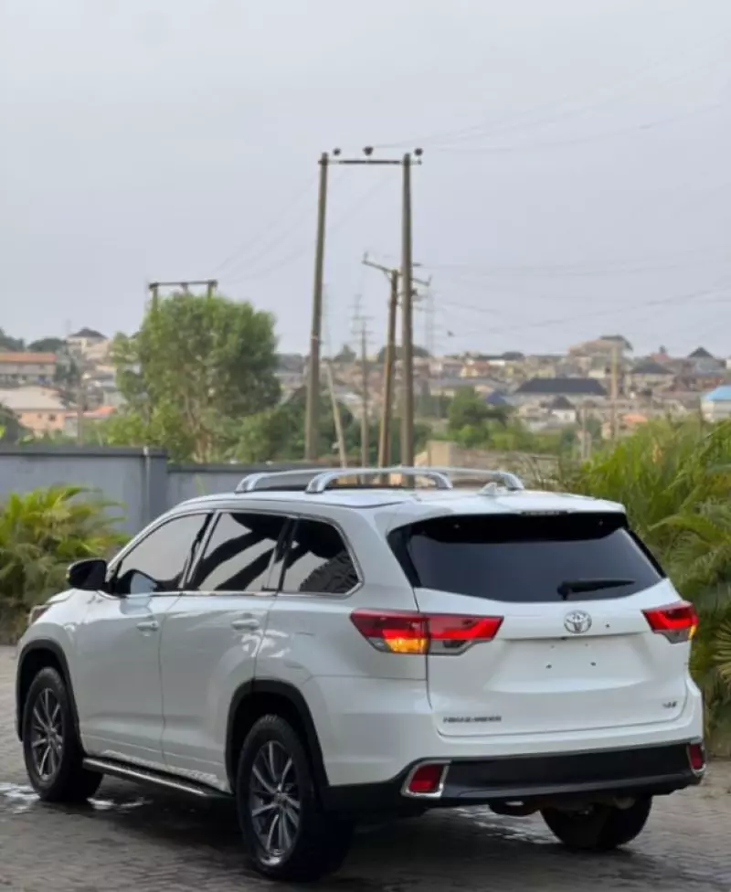 Toyota Highlander   - 2017