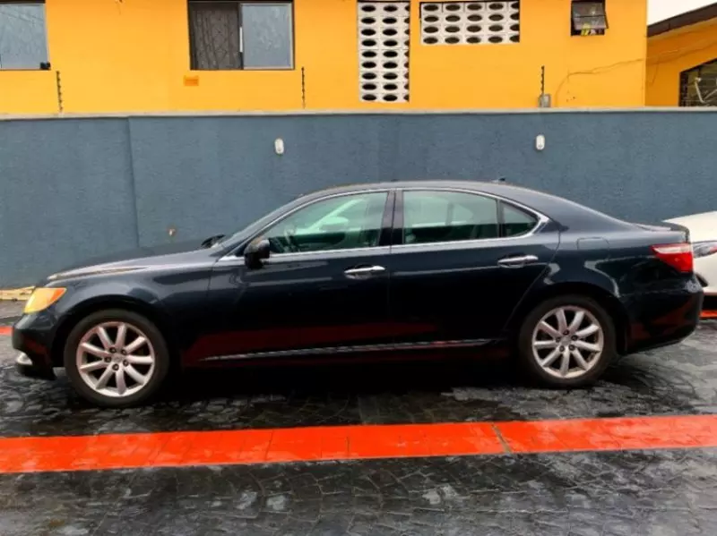 Lexus LS 460   - 2007
