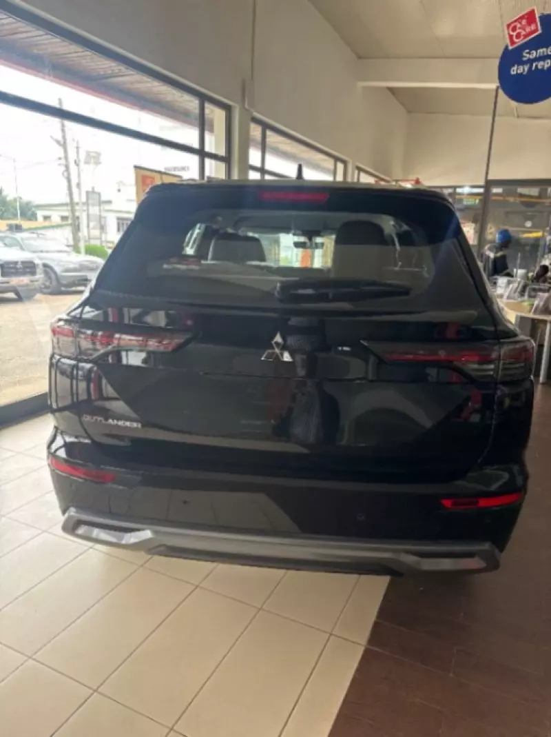 Mitsubishi Outlander GLX   - 2026