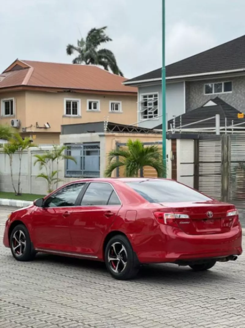Toyota Camry   - 2013