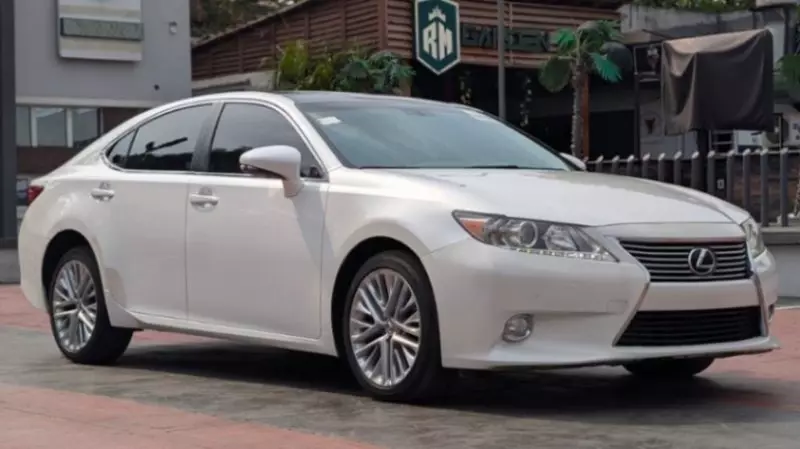 Lexus ES   - 2013