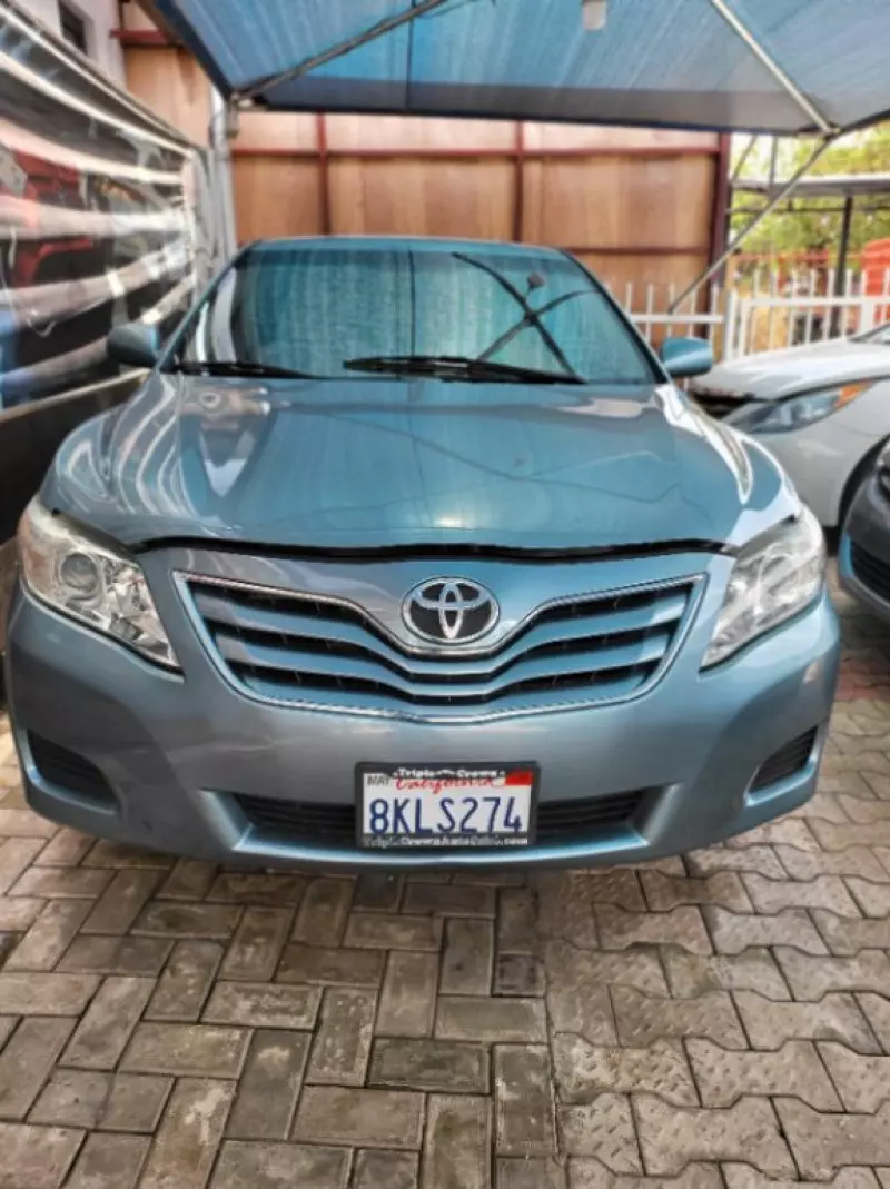 Toyota Camry   - 2011