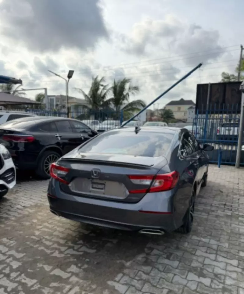 Honda Accord   - 2018