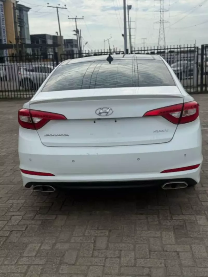 Hyundai Sonata   - 2015