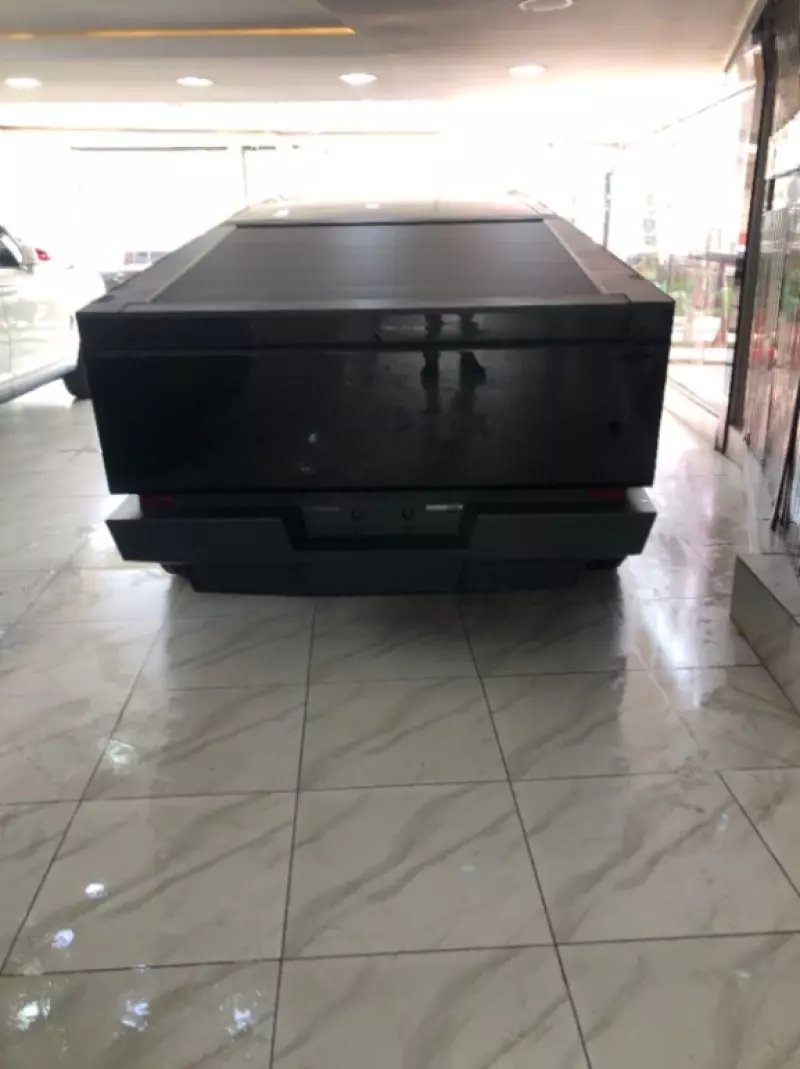 Tesla Model 3   - 2024