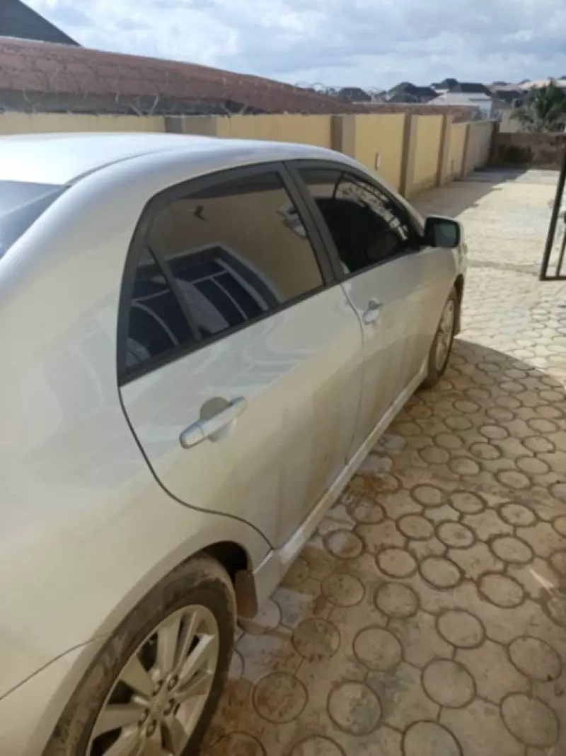 Toyota Corolla   - 2009
