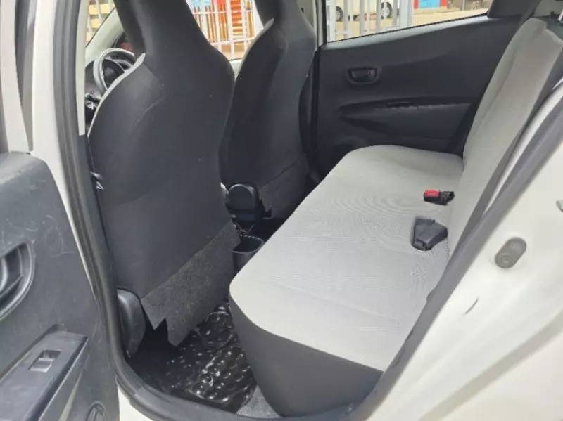 Toyota Vitz   - 2013
