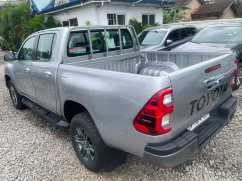 TOYOTA Hilux   - 2026