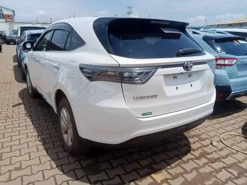 Toyota Harrier   - 2016