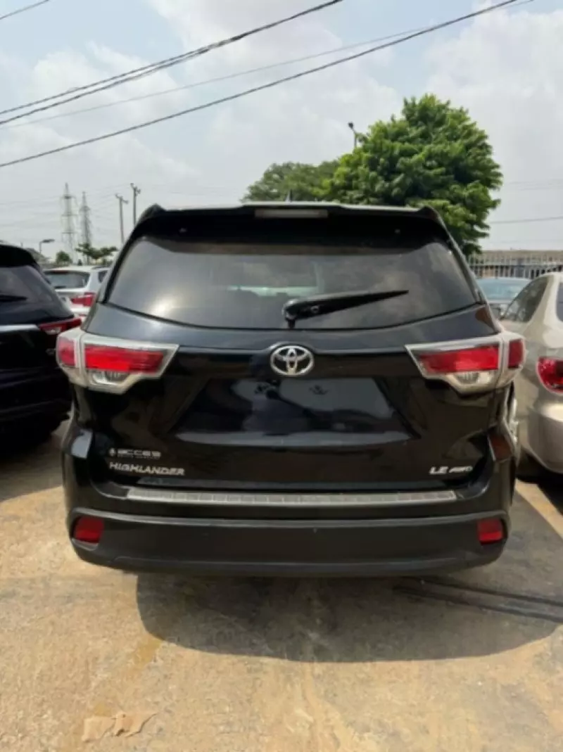 Toyota Highlander   - 2016