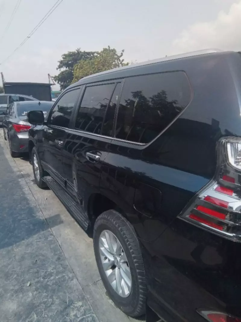 Lexus GX 460   - 2010