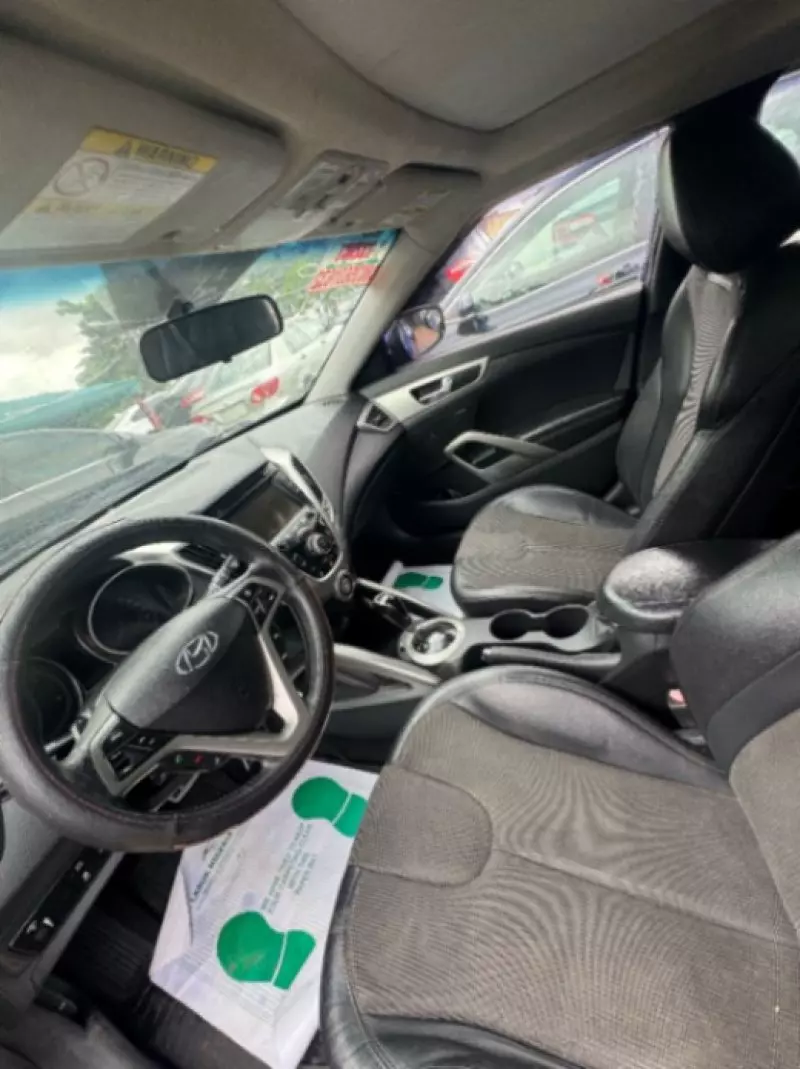Hyundai Veloster   - 2012
