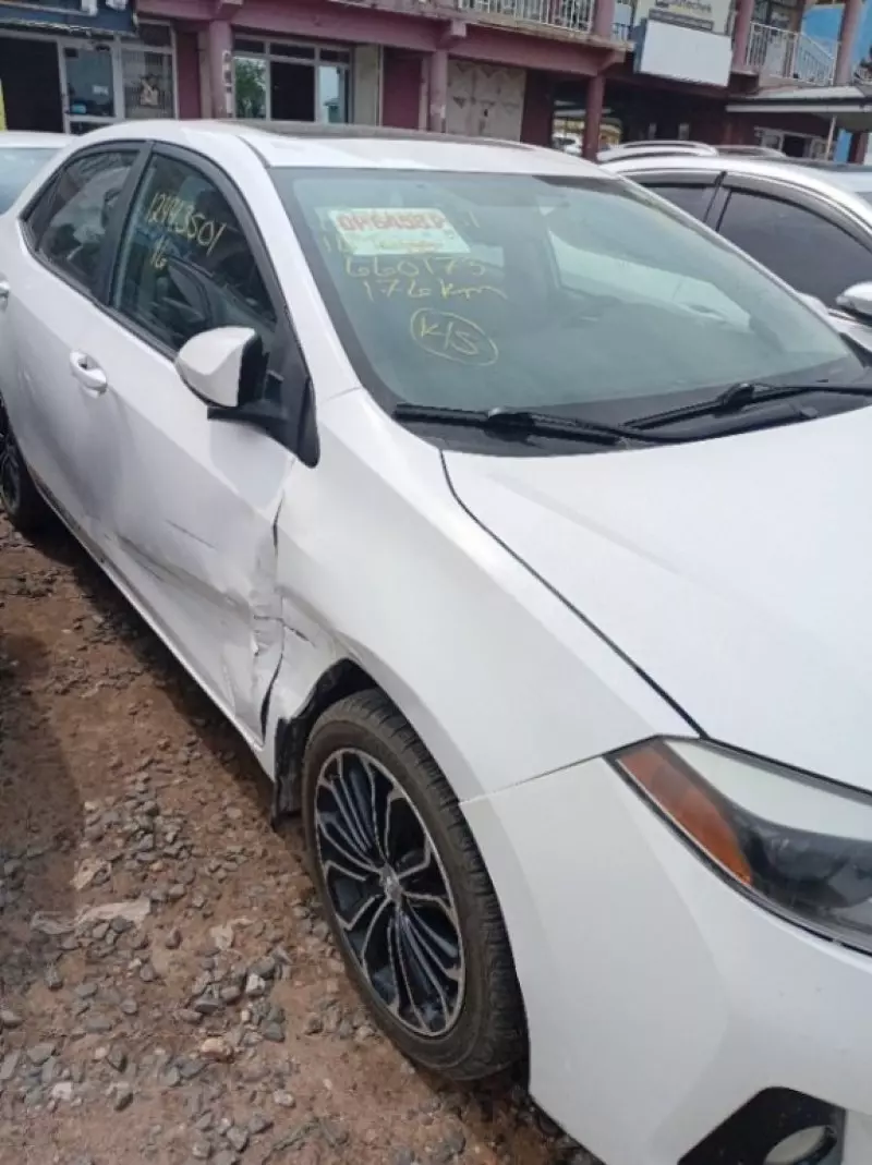 Toyota Corolla   - 2016