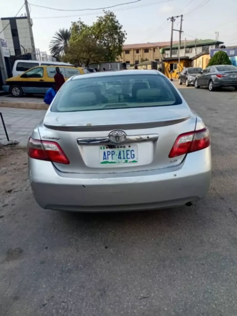 Toyota Camry   - 2009