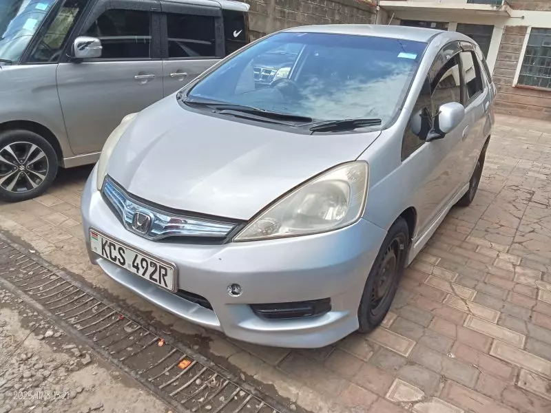Honda Fit shuttle    - 2011