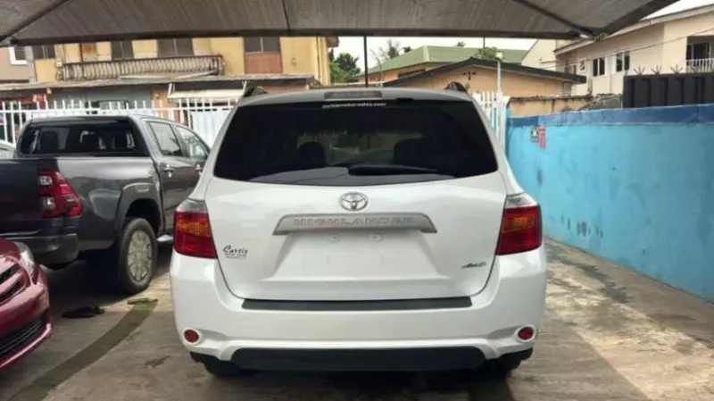 Toyota Highlander   - 2010