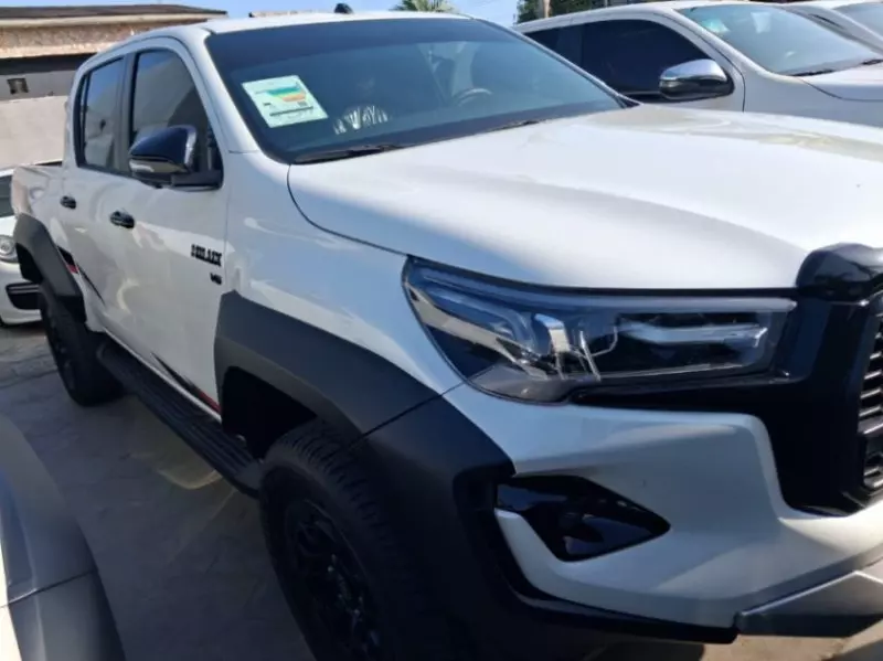 TOYOTA Hilux   - 2025