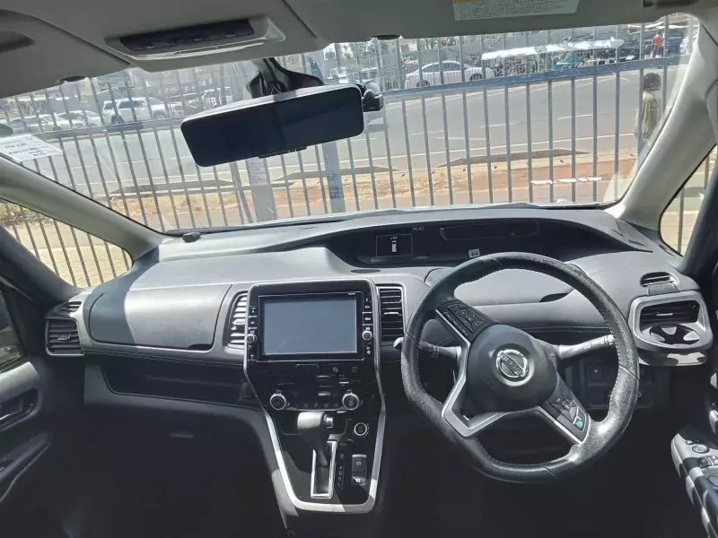 Nissan Serena   - 2018